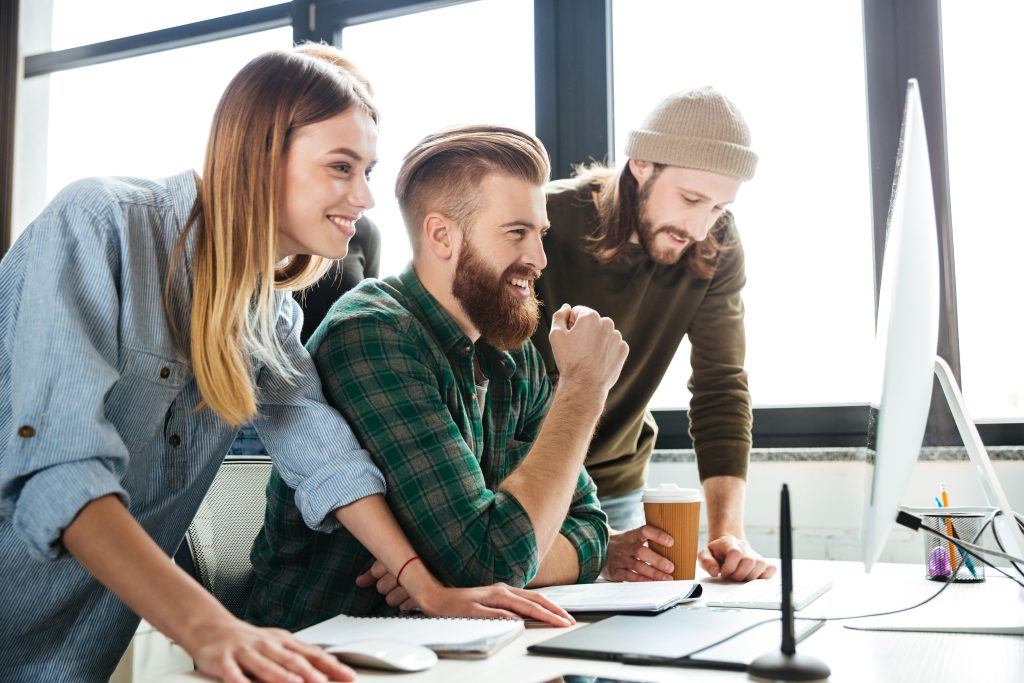 Kiedy warto zatrudnić agencję marketingową, a kiedy lepiej zbudować własny dział marketingu?